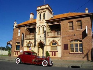 Illustration for article titled Aussie Nutjobs Drop GMC Twin-Six V12 In Fiberglass Hot Rod